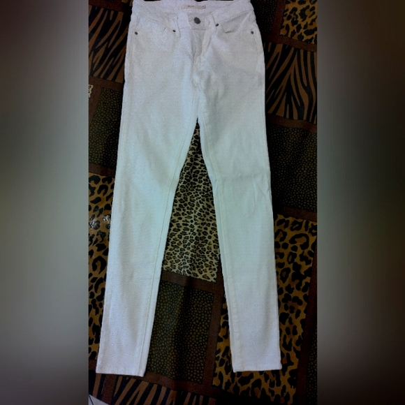 Levi's 711- Skinny Mid Rise-White- Size 24 - Picture 1 of 3